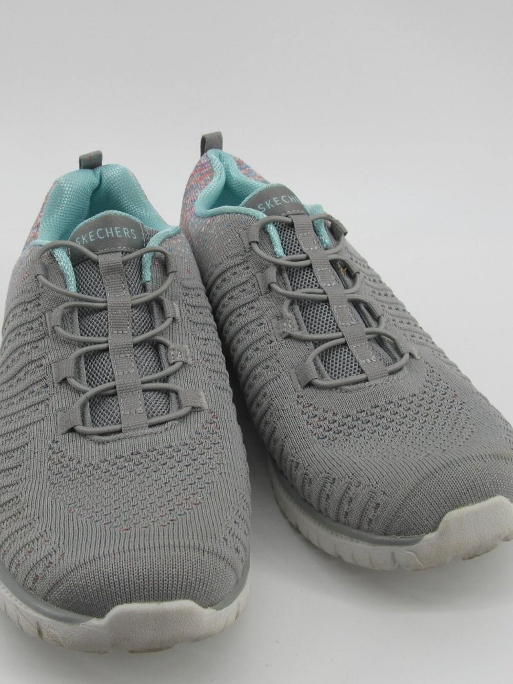 Skechers Women’s Size 10 Virtue Gray Low Top Slip On Athletic Walking Shoes